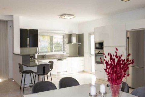 4 bedrooms House in Chloraka, Cyprus No. 77163 10