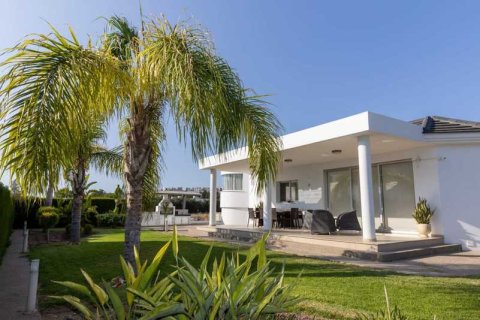 4 bedrooms House in Chloraka, Cyprus No. 77163 4