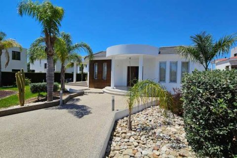 4 bedrooms House in Chloraka, Cyprus No. 77163 6