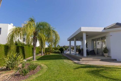 4 bedrooms House in Chloraka, Cyprus No. 77163 3