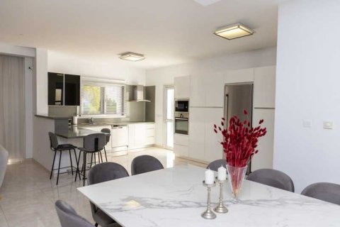 4 bedrooms House in Chloraka, Cyprus No. 77163 12