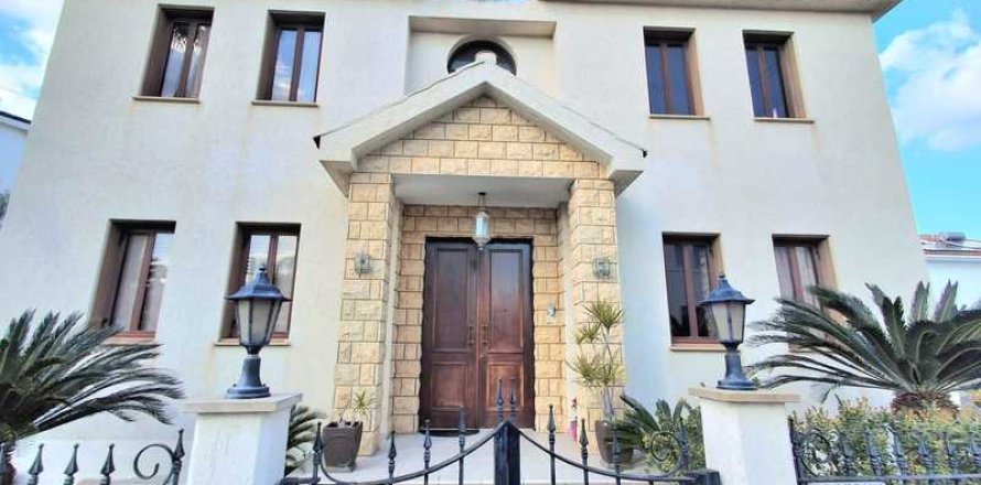 5 dormitorios Villa en Larnaca, Cyprus No. 79647