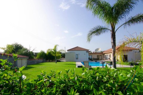4 bedrooms Villa in Limassol, Cyprus No. 106502 3