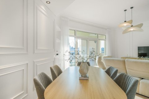 Квартира с 2 спальнями в Shoreline Apartments, ОАЭ №87107