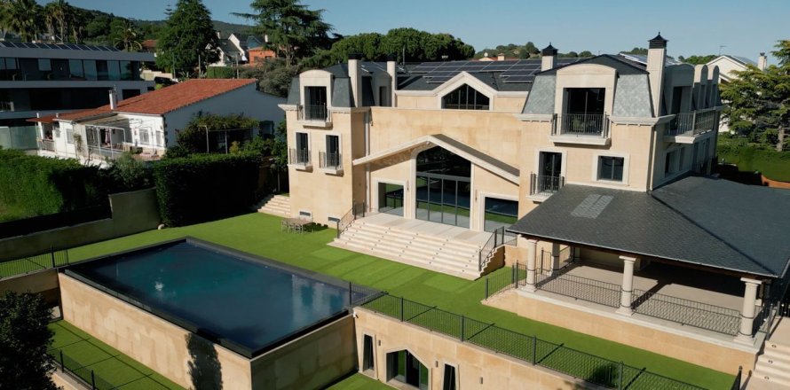 8 bedrooms Properties in Duc Tan, Vietnam No. 27698