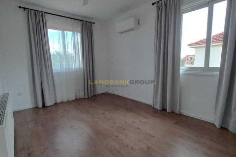 4 bedrooms House in Nicosia, Cyprus No. 78917 2