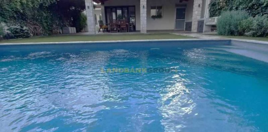 4 bedrooms House in Nicosia, Cyprus No. 78917