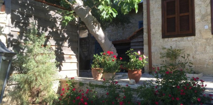 Вилла с 3 спальнями в Лимассол, Кипр №107021