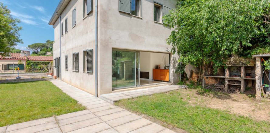 Дом с 5 спальнями в Жирона, Испания №25382