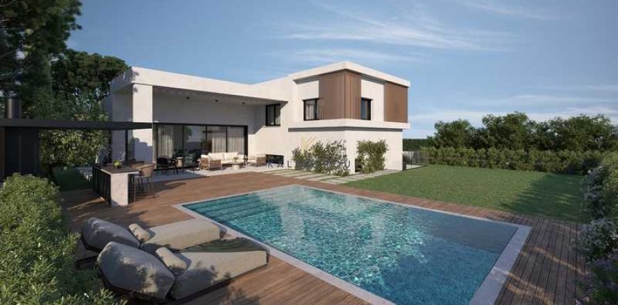 4 bedrooms House in Pervolia, Cyprus No. 101254