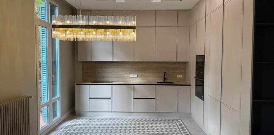 3 bedrooms Apartment in Eixample, Spain No. 110719