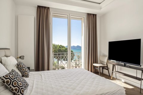 Studio Apartment in Cannes, France No. 68048 5
