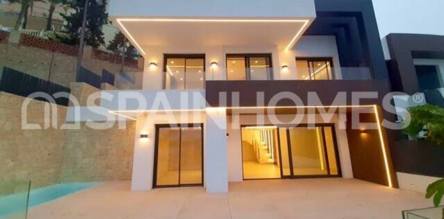 4 bedrooms Apartment in Benidorm, Spain No. 27409