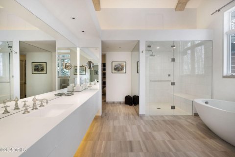 7 bedrooms House in Avon, USA No. 76677 18