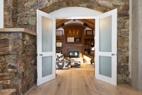 7 bedrooms House in Avon, USA No. 76677 23