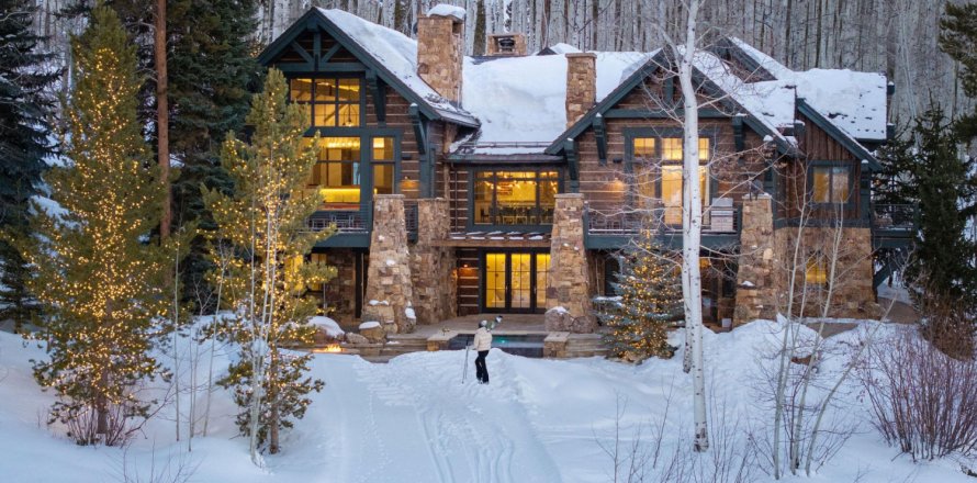 7 bedrooms House in Avon, USA No. 76677