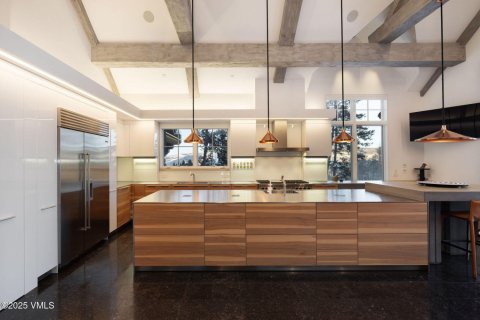 7 bedrooms House in Avon, USA No. 76677 6