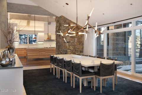 7 bedrooms House in Avon, USA No. 76677 4