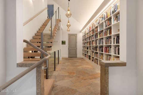 7 bedrooms House in Avon, USA No. 76677 19