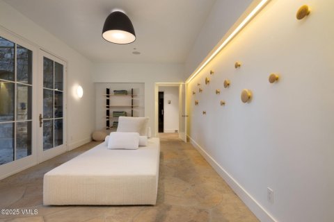 7 bedrooms House in Avon, USA No. 76677 12