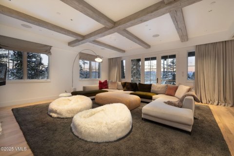 7 bedrooms House in Avon, USA No. 76677 3