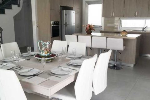 4 bedrooms House in Paphos, Cyprus No. 29553 5