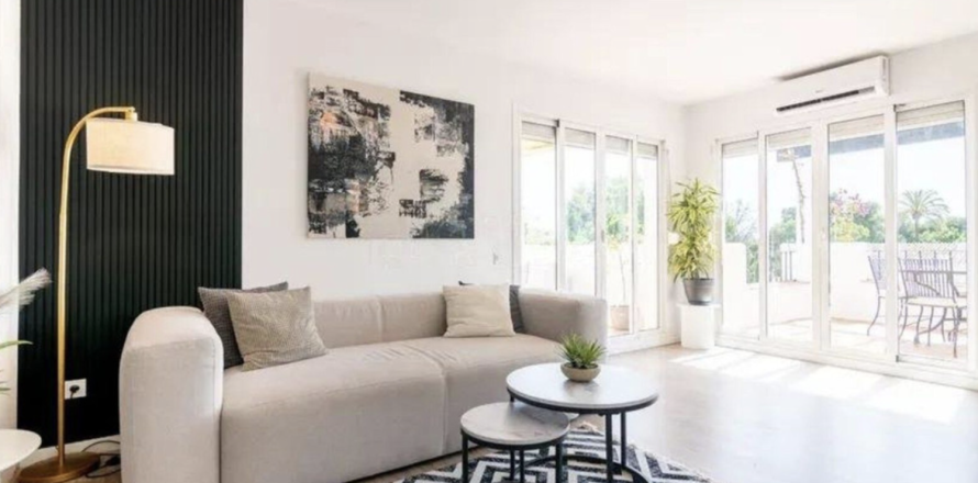 3 dormitorios Penthouse en Estepona, Spain No. 109859