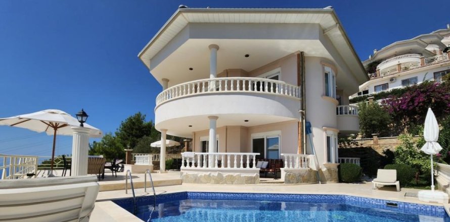5 rooms Villa in Alanya, Turkey No. 21527