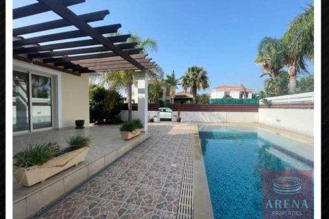 3 bedrooms Villa in Pervolia, Cyprus No. 79644 4