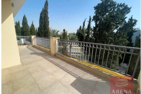 3 bedrooms Villa in Pervolia, Cyprus No. 79644 7