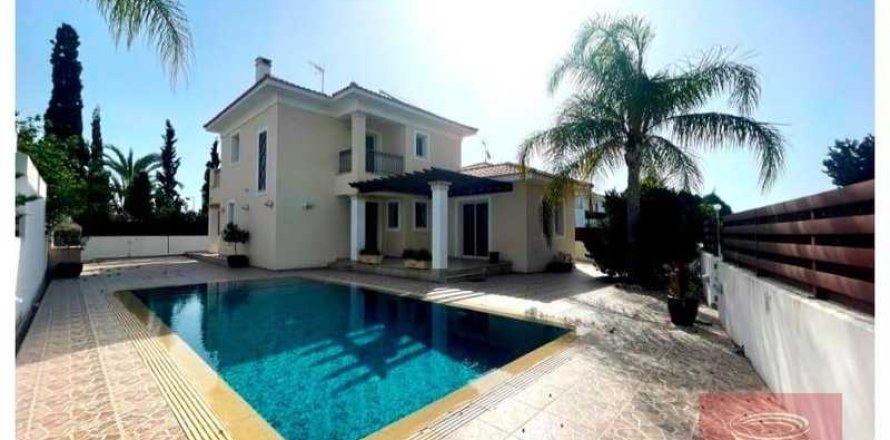3 bedrooms Villa in Pervolia, Cyprus No. 79644