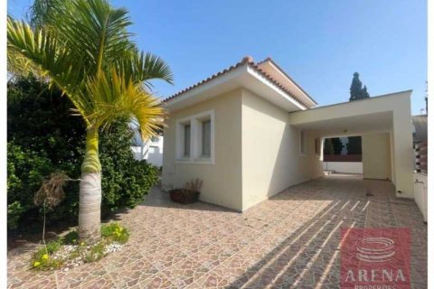 3 bedrooms Villa in Pervolia, Cyprus No. 79644 3