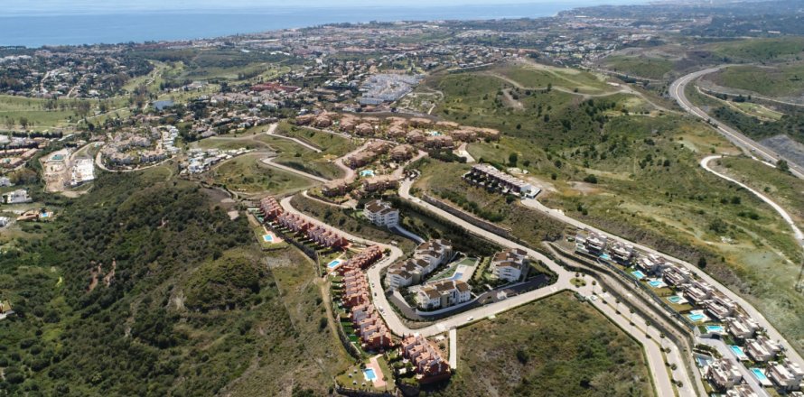 3 bedrooms Bungalow in Benahavis, Spain No. 111862