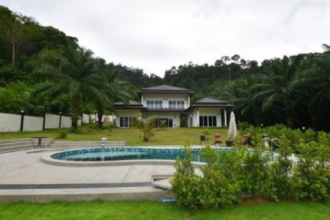 3 bedrooms Villa in Ko Lanta Yai, Thailand No. 96539 1