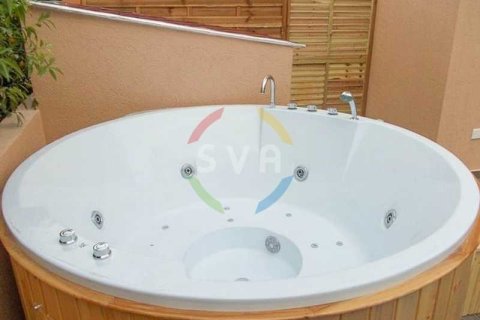 3 bedrooms Villa in Limassol, Cyprus No. 82411 3