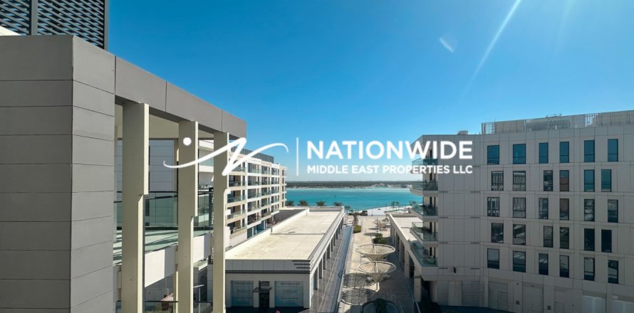 3 dormitorios Apartment en Abu Dhabi, UAE No. 122373