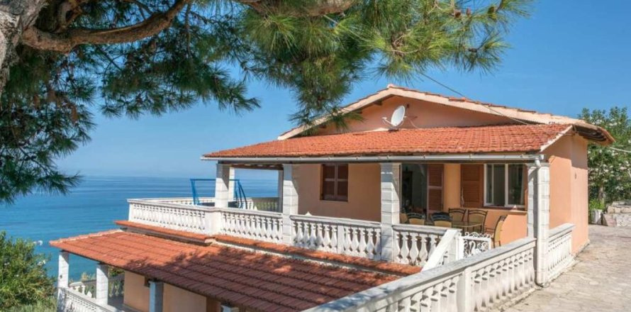 8 bedrooms Villa in Corfu, Greece No. 65135
