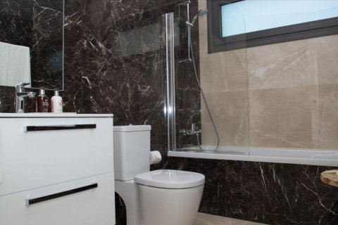 3 bedrooms Apartment in Limassol, Cyprus No. 106076 11