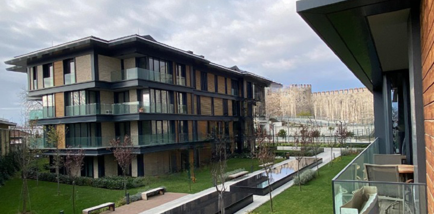 3 bedrooms Apartment in Istanbul, Turkey No. 114045