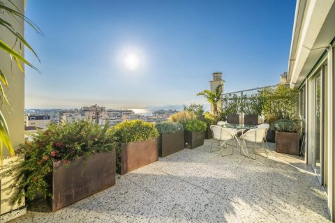 3 dormitorios Apartment en Cannes, France No. 71499 1