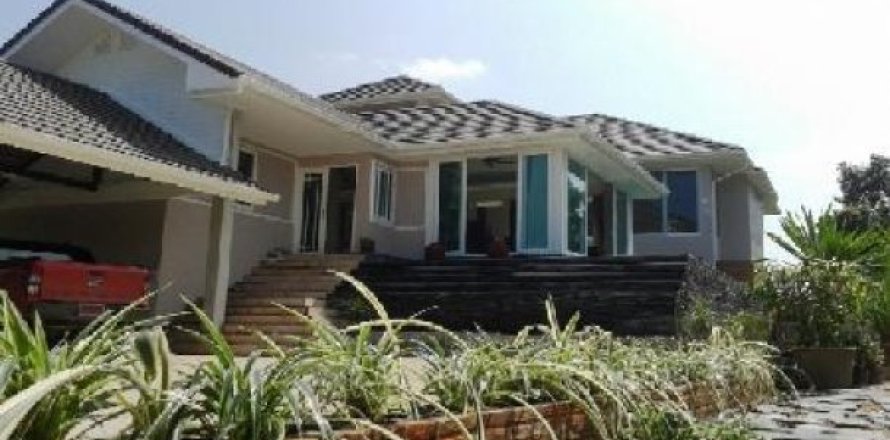 5 bedrooms Villa in Jomtien Beach, Thailand No. 96484