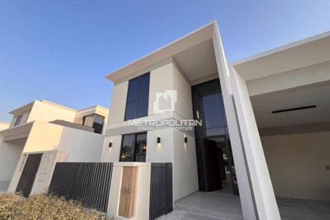 5 bedrooms Villa in Dinh Xuyen, Vietnam No. 94137 3