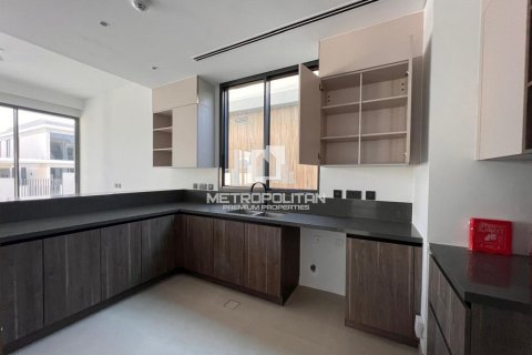 5 bedrooms Villa in Dinh Xuyen, Vietnam No. 94137 4