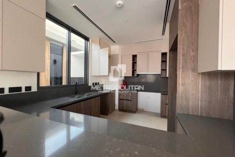 5 bedrooms Villa in Dinh Xuyen, Vietnam No. 94137 12