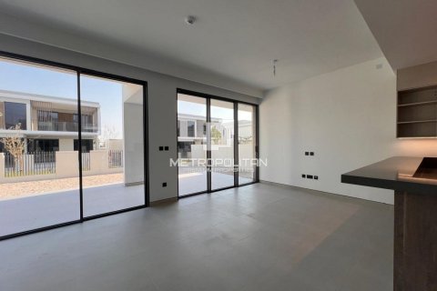 5 bedrooms Villa in Dinh Xuyen, Vietnam No. 94137 1