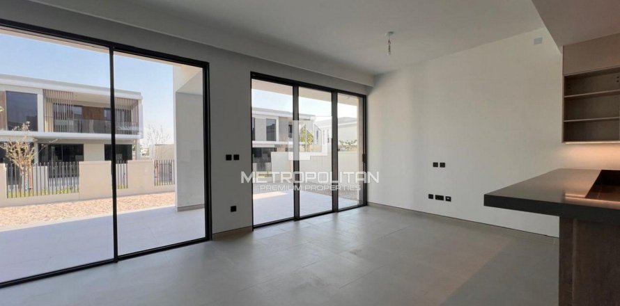 5 bedrooms Villa in Dinh Xuyen, Vietnam No. 94137