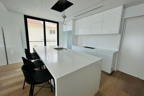 3 bedrooms Apartment in Limassol, Cyprus No. 106995 2