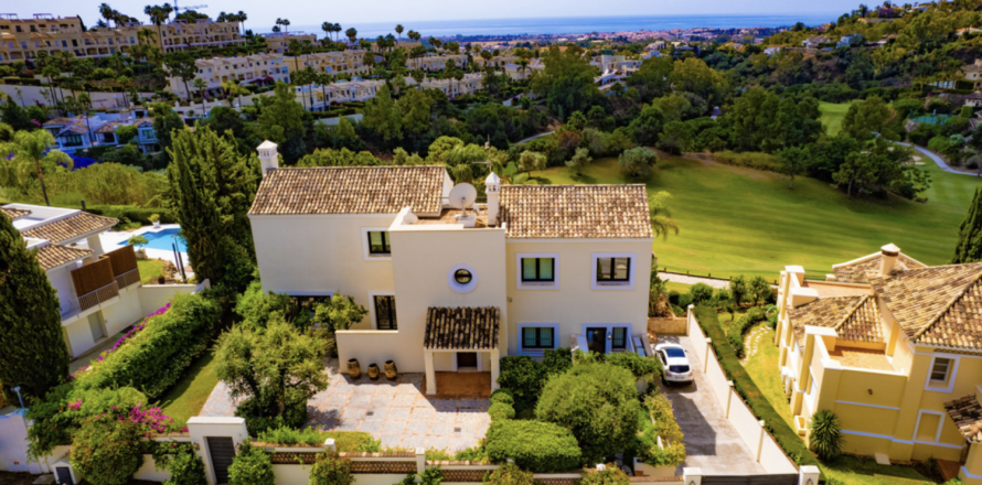 Вилла с 5 спальнями в Бенахавис, Испания №83898