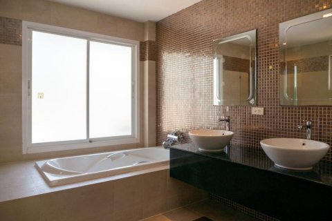 3 bedrooms Villa in Rawai, Thailand No. 95653 6