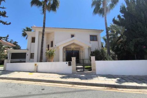 5 bedrooms House in Larnaca, Cyprus No. 101418 1